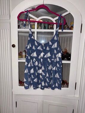 GUC kate quinn Navy and White Sailboat Button Tank